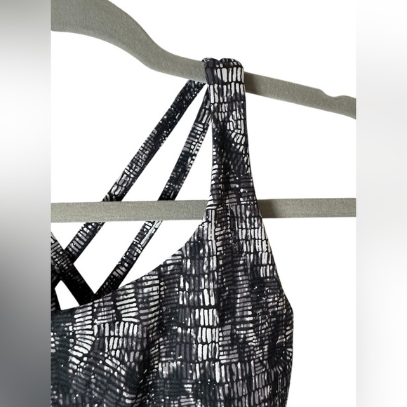 Lululemon Energy Longline Bra Medium Support B–D Cups White Black Size 4 - Picture 4 of 8